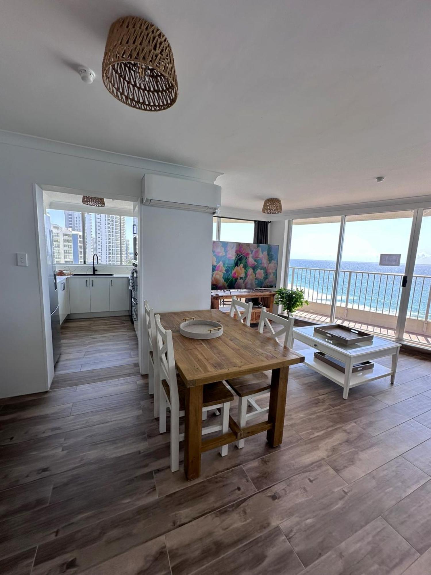 Absolutely Stunning! On The Beach !!! Gold Coast Buitenkant foto