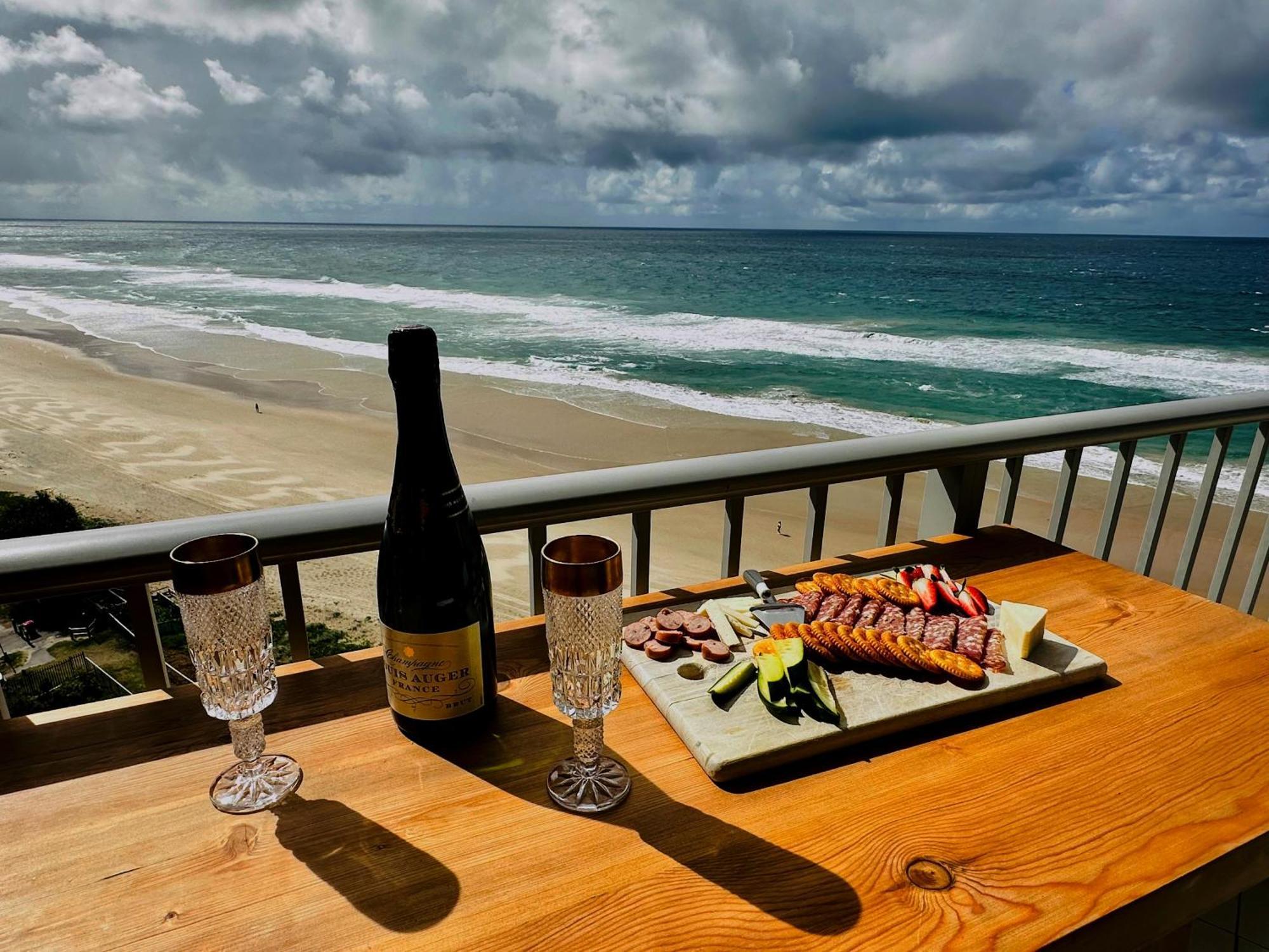Absolutely Stunning! On The Beach !!! Gold Coast Buitenkant foto