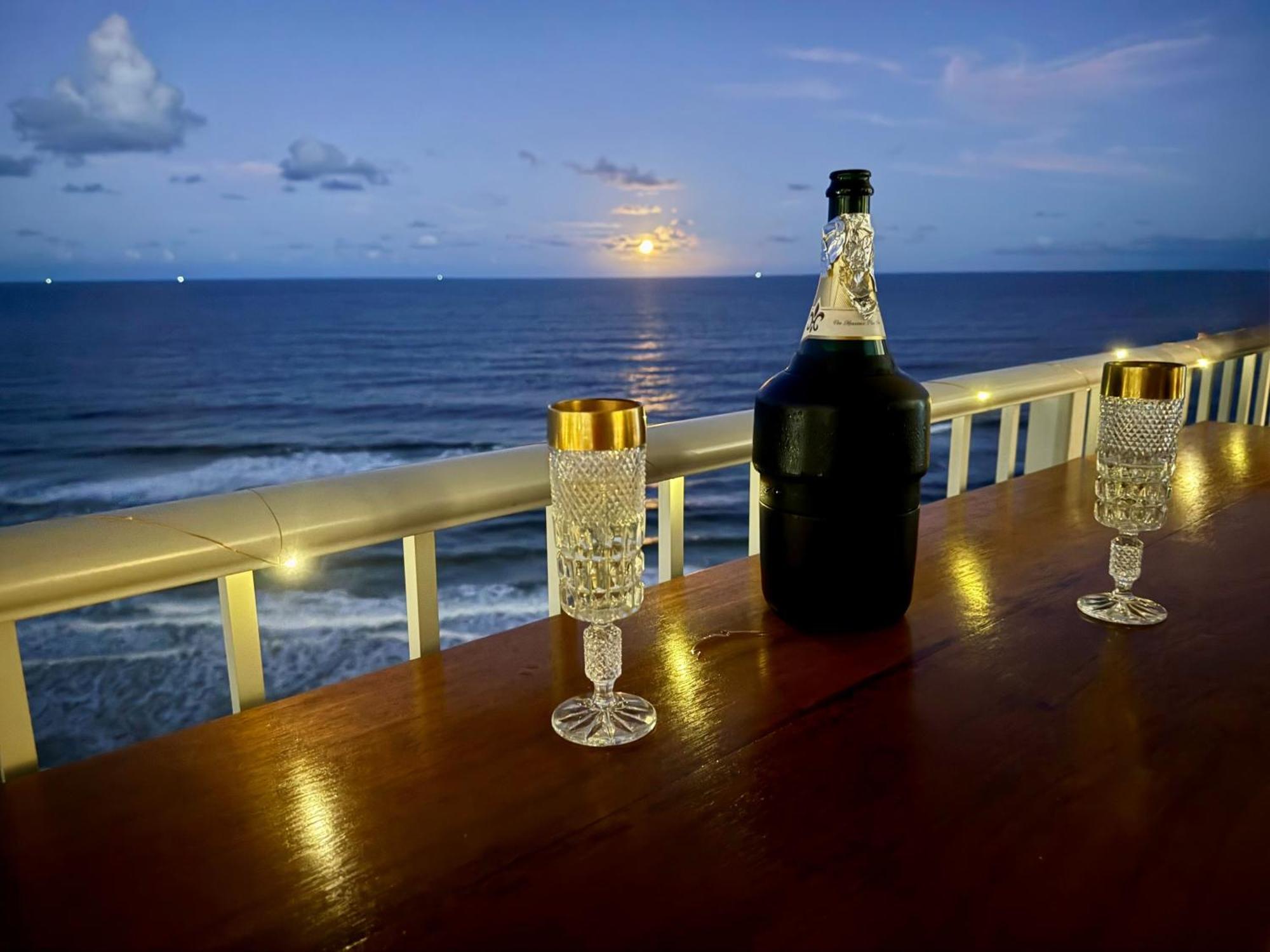Absolutely Stunning! On The Beach !!! Gold Coast Buitenkant foto