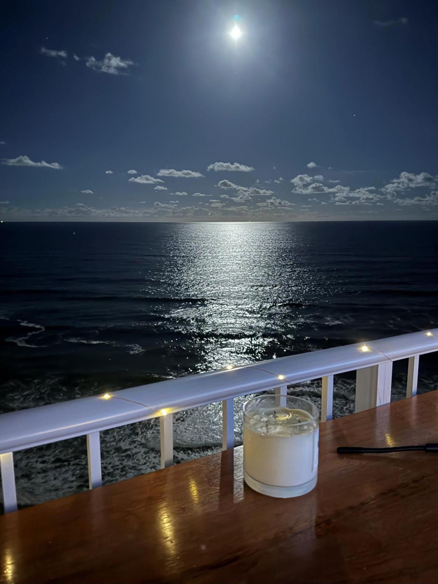 Absolutely Stunning! On The Beach !!! Gold Coast Buitenkant foto