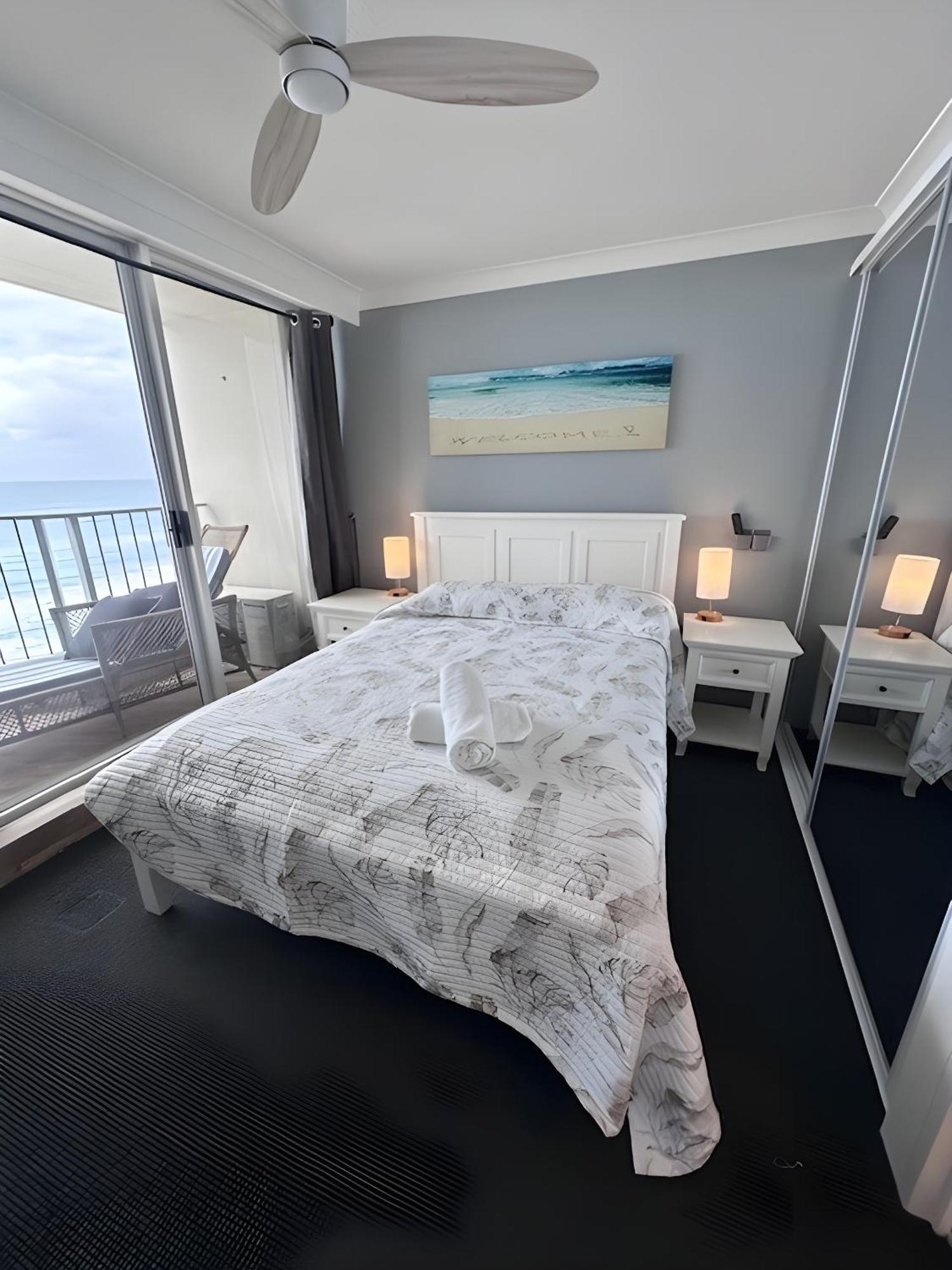 Absolutely Stunning! On The Beach !!! Gold Coast Buitenkant foto